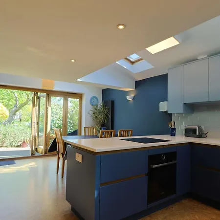 Two Bedroom House With Beautiful Garden Bristol