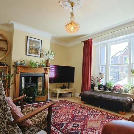 Two Bedroom House With Beautiful Garden * Bristol