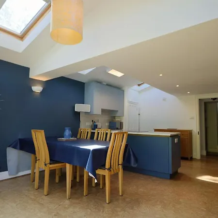 Two Bedroom House With Beautiful Garden
