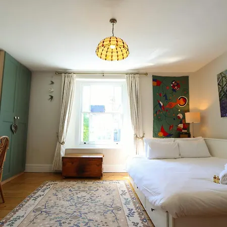 Two Bedroom House With Beautiful Garden Casa vacanze