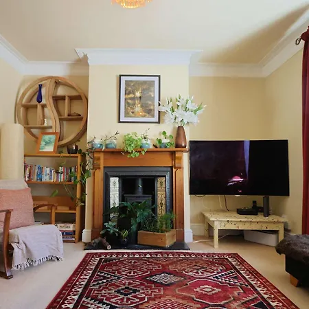 Casa vacanze Two Bedroom House With Beautiful Garden