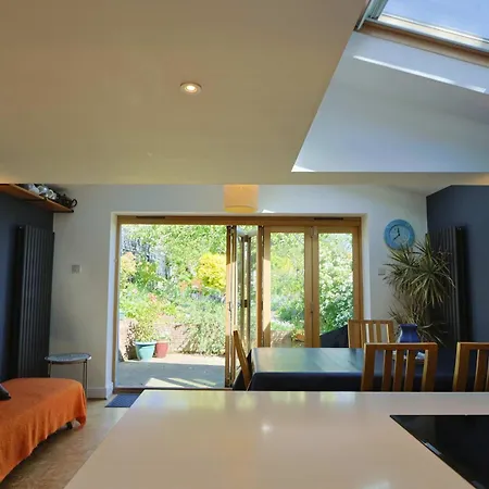 Two Bedroom House With Beautiful Garden